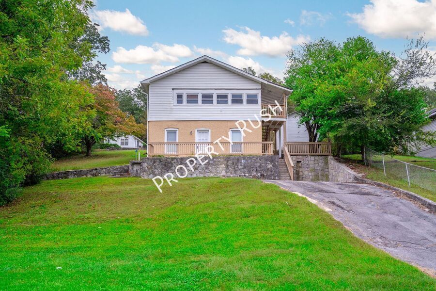 Foto principal - 911 W Pine St