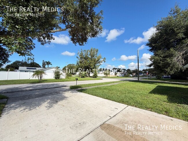 Building Photo - 1718 Palmer Ln