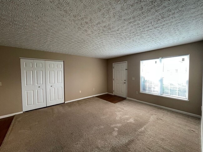 Building Photo - 5558 Garden Ridge
