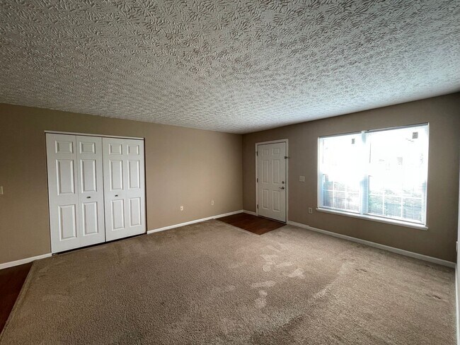 Foto del edificio - 5558 Garden Ridge