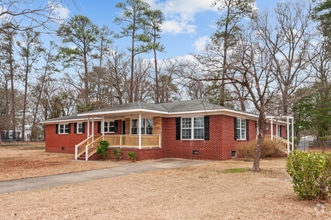 Building Photo - 205 Woodside Dr