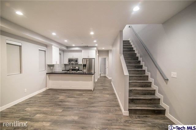 Building Photo - 4 br, 3 bath Townhome - 2103 1/2 Clyde Ave