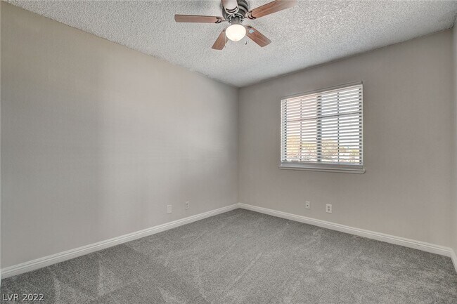 Building Photo - 5029 Maple Tree Ave