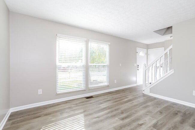 Building Photo - 5560 Deer Hill Dr