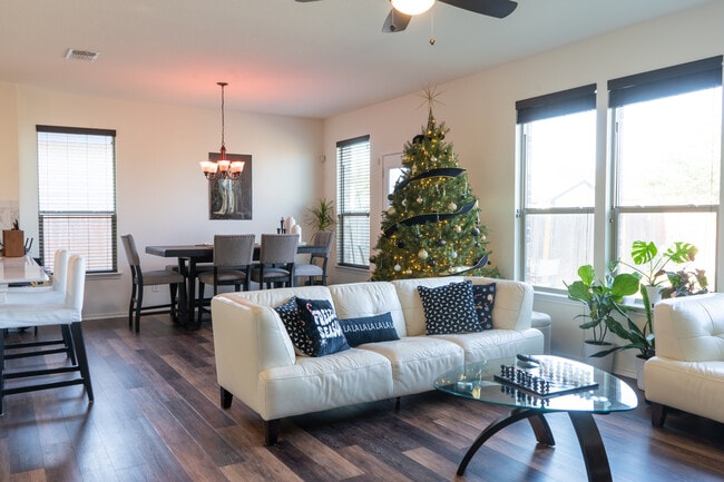 Foto del edificio - 14101 James Garfield St