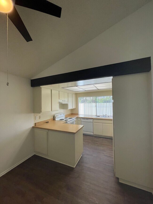 Foto del edificio - Spacious 2-bedroom, 2-bathroom condo featu...