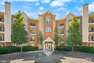 Building Photo - 3313 Wyndham Cir