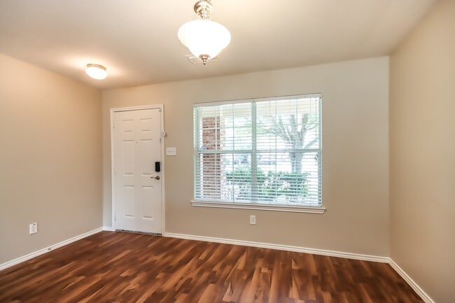 Building Photo - 17903 Seco Creek Ln