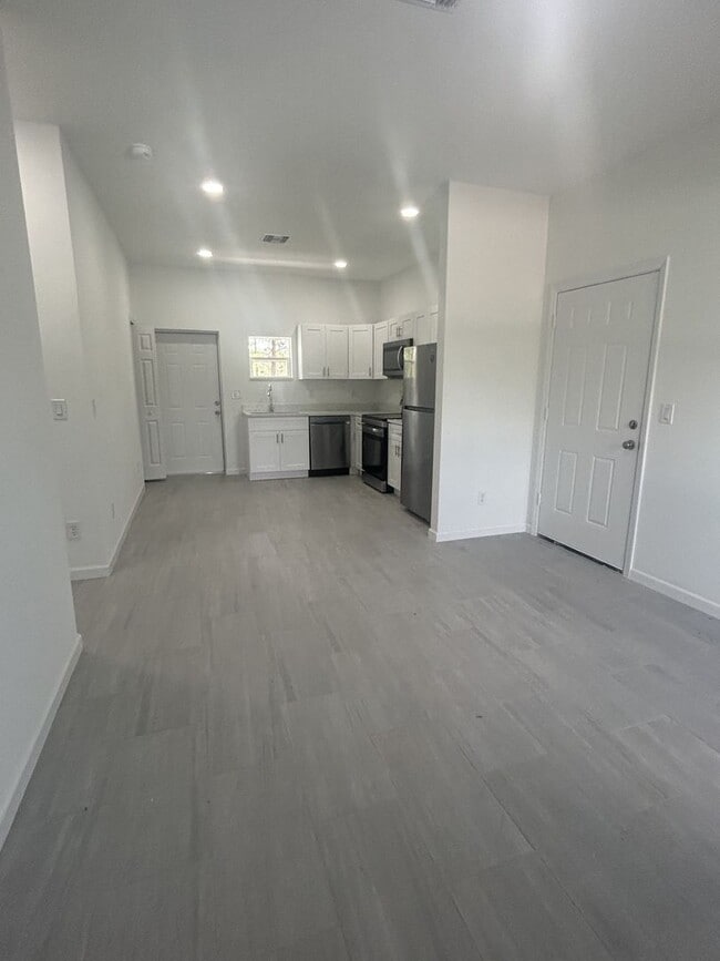 Building Photo - Brand-New Modern 2BR/2BA Home with Garage – Desirable Lake Placid Location