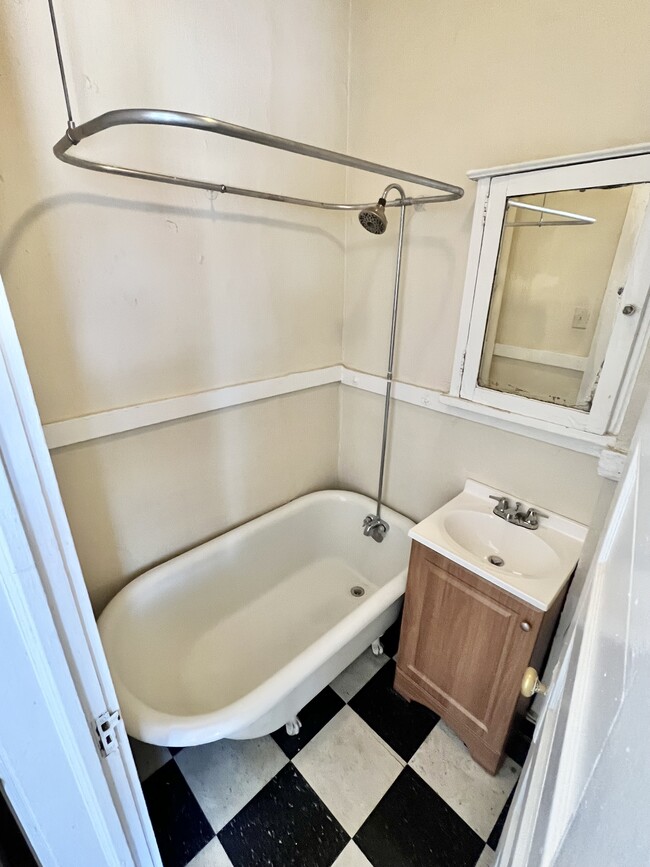 Experience charm and nostalgia in this delightful vintage bathroom. - Cross Apartments