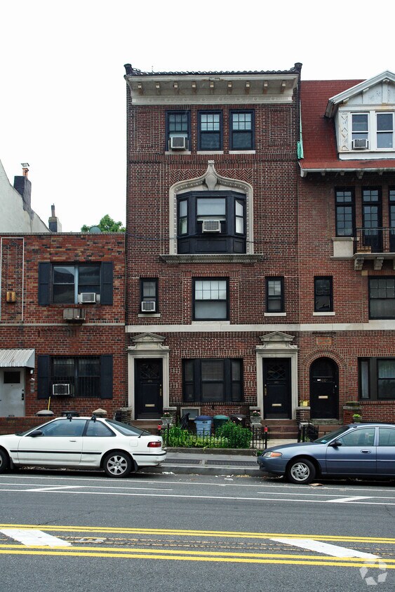 Building Photo - 404 9th St