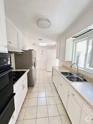 Building Photo - 751 Ruth Dr