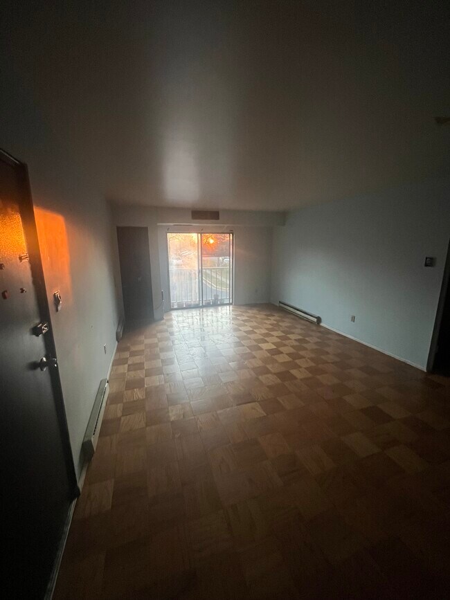 Building Photo - 401 E Dartmouth Dr