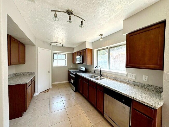 Building Photo - 18711 Long Trace Dr