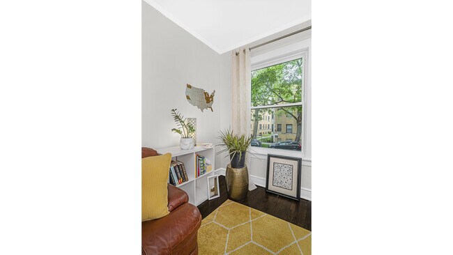 Foto del edificio - 2232 N Bissell St