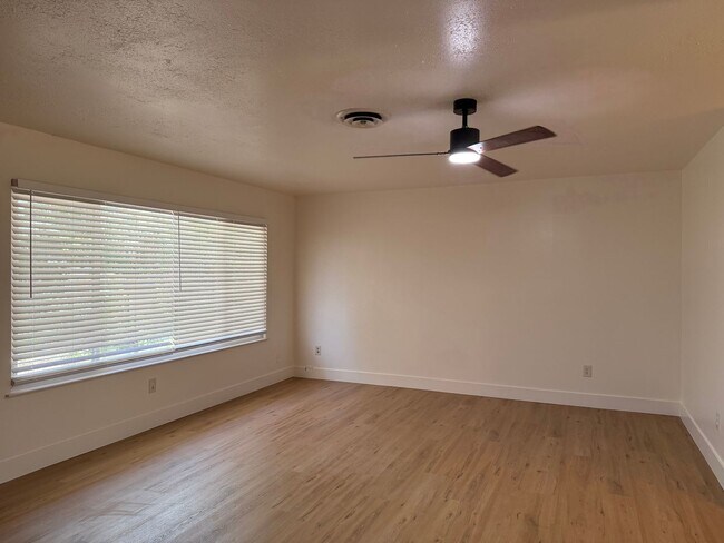 Foto del edificio - 8945 Plaza Park Dr