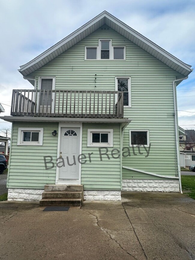 Building Photo - Immaculate Three Bedroom Home