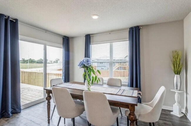 Foto del edificio - 301 NW Charlestown Ln