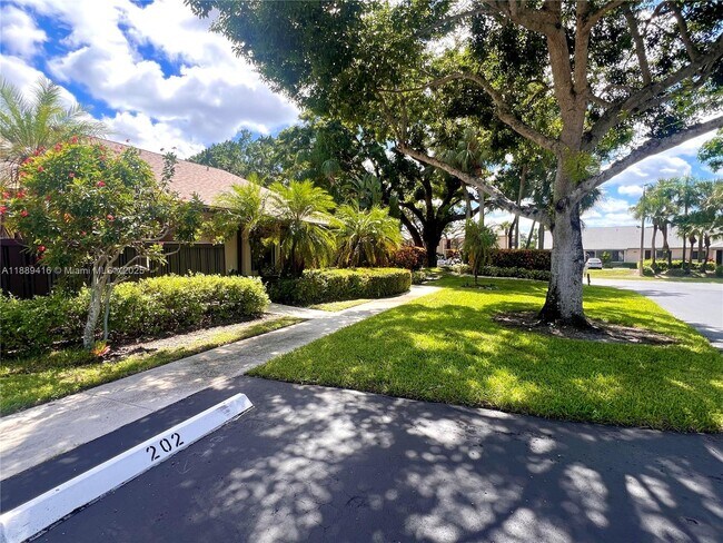 Foto del edificio - 8261 Boca Glades Blvd E