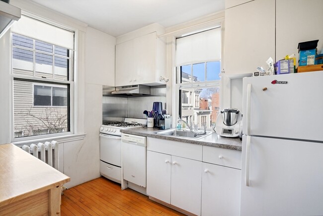Building Photo - 5 Chauncy St