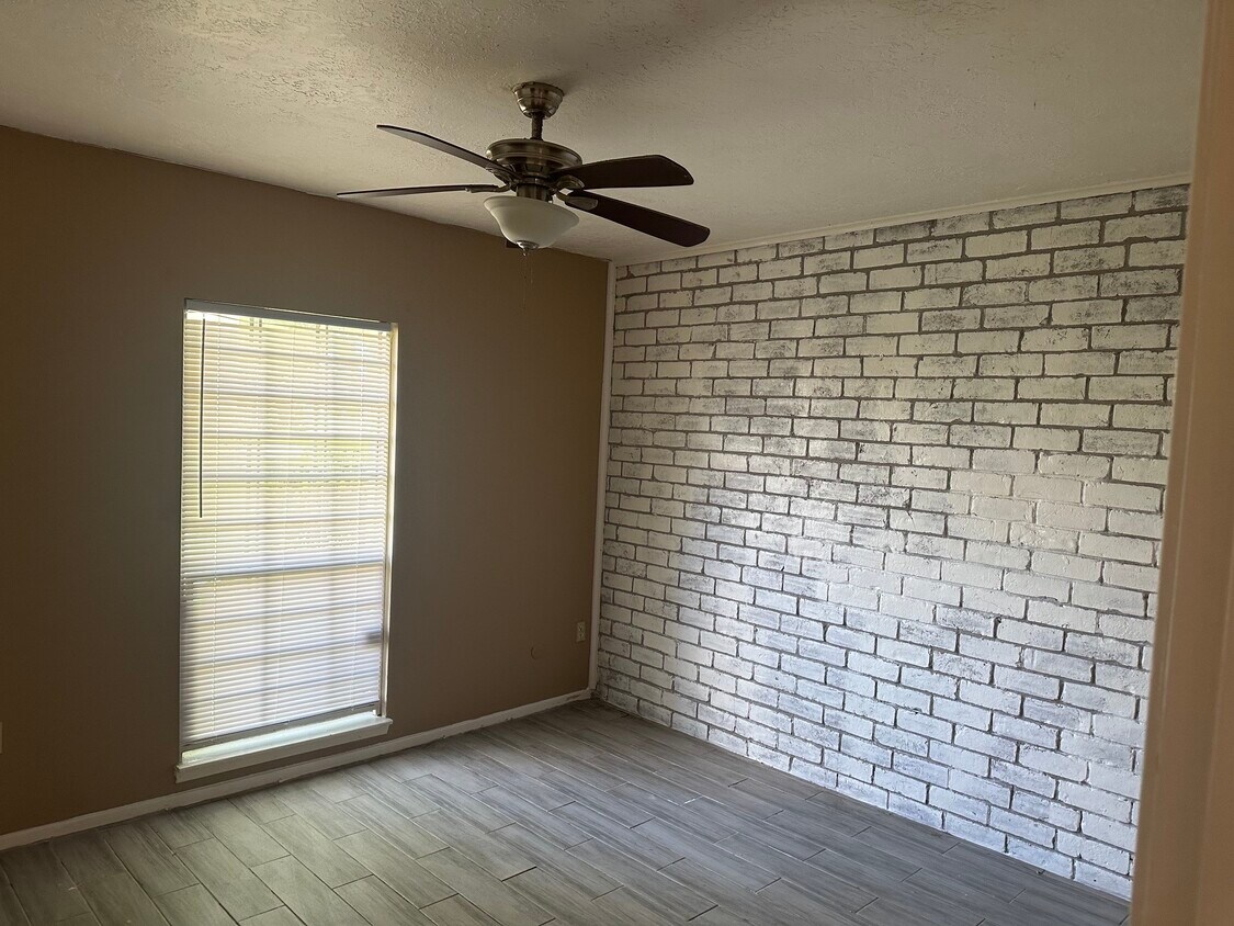 Building Photo - 12831 High Star Dr