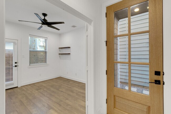 Building Photo - 1526 Chestnut St