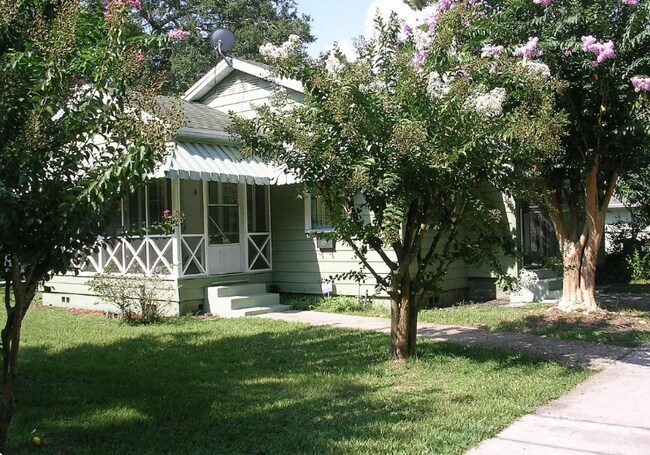 Building Photo - 2652 Merwyn Rd