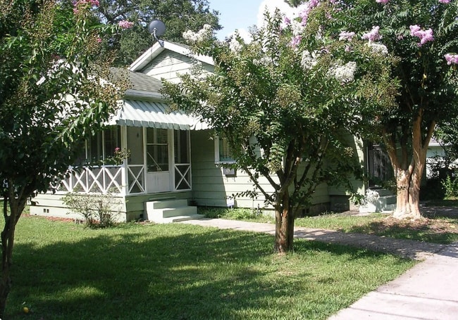 Foto del edificio - 2652 Merwyn Rd