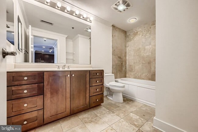 Building Photo - 2772 Lighthouse Point E