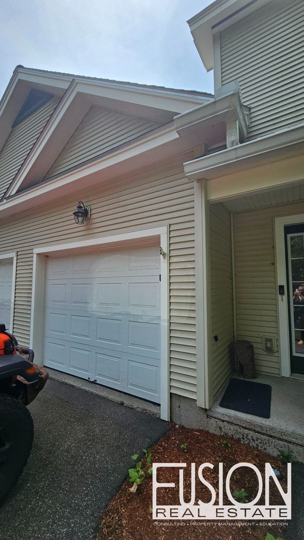 Foto del edificio - Bright, Modern 3 Bedroom Townhouse in Essex Junction!