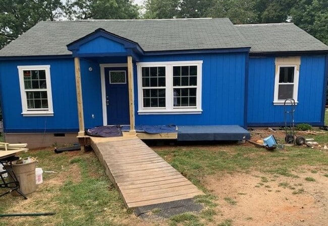 Building Photo - 2693 Old Mountain Rd