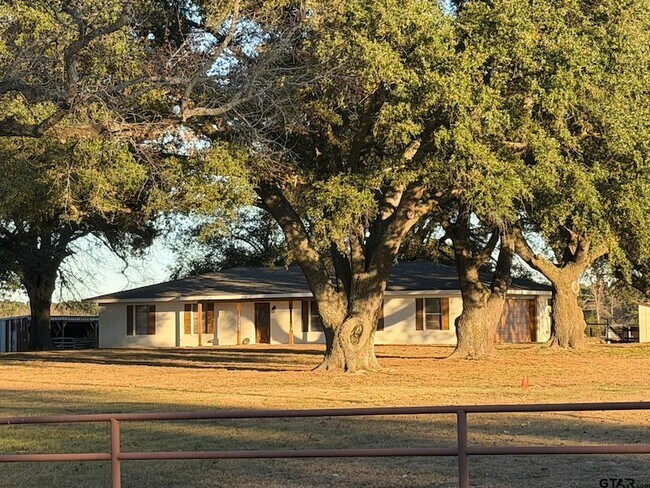 Foto del edificio - 2529 State Highway 11 W