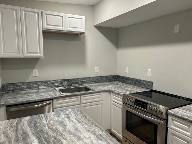 Foto del edificio - Newly Renovated! 2 Bedroom 1 Bath Availabl...