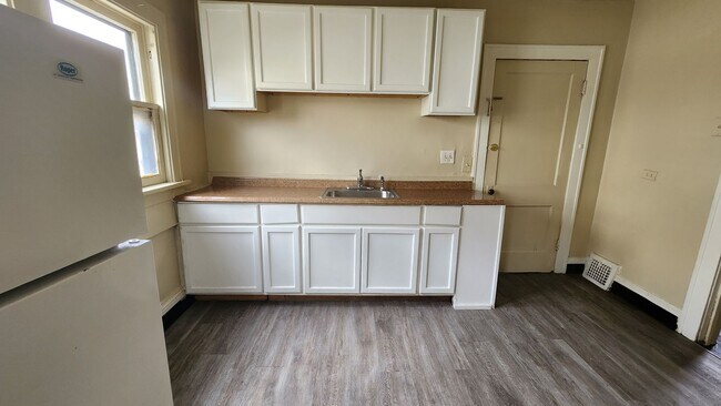 Foto del edificio - 1754 Algonac Rd