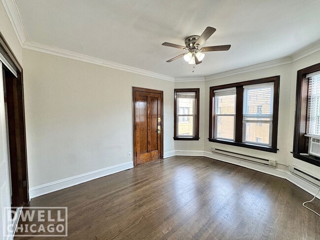Building Photo - 3826 N Greenview Ave