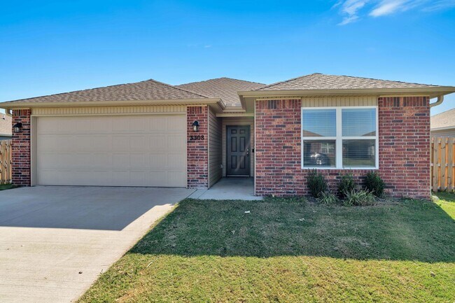 Building Photo - Spacious 3 bed, 2 bath in East Siloam Springs! Fenced yard, laundry included!