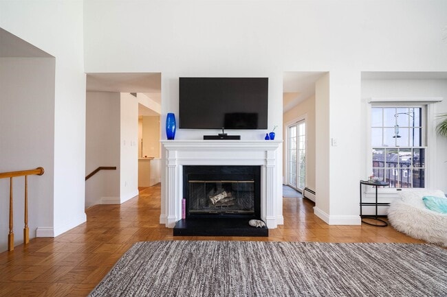 Building Photo - 200 Shearwater Ct W