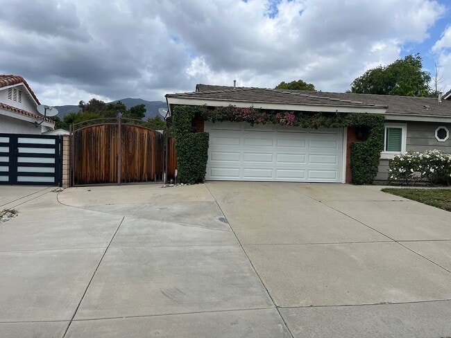 Building Photo - 417 E Miramar Ave