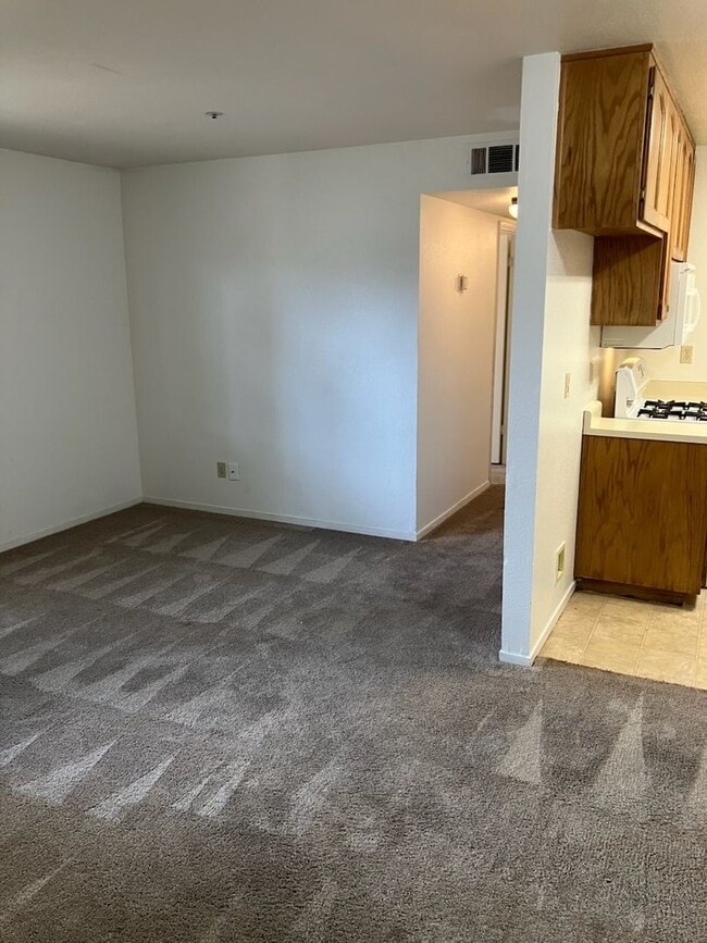 Building Photo - Two bedroom condo