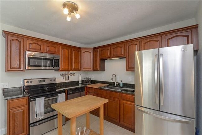 Foto del edificio - Charming Cottage in Sylvan Heights with Hardwood Floors, Granite Counter Tops, Fenced Yard, 2.5 M...