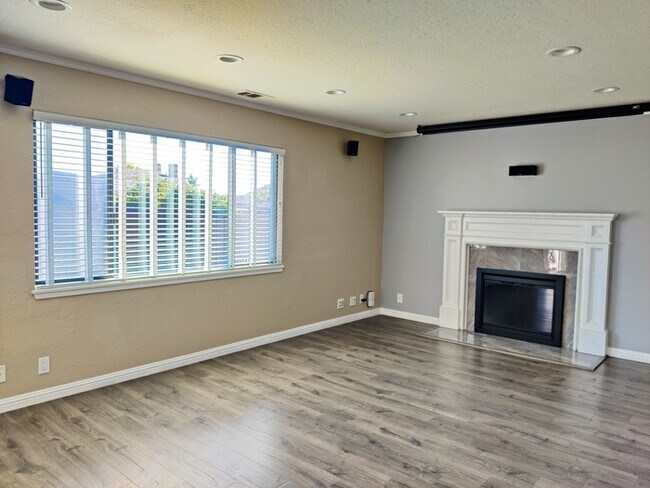 Foto del edificio - Gorgeous 3 bedrooms 2 bath Hayward home