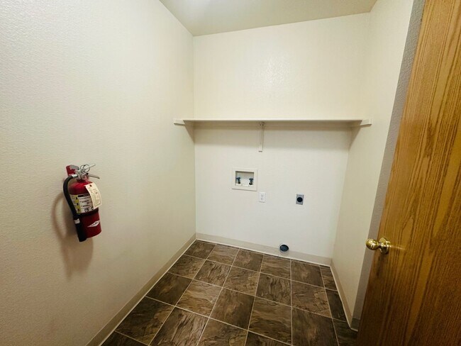 Foto del edificio - Affordable living at The Westside Apartments