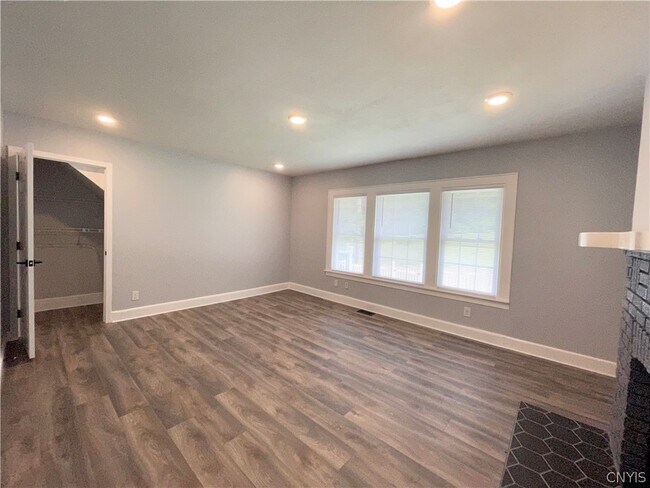 Foto del edificio - 1222 Hawley Ave