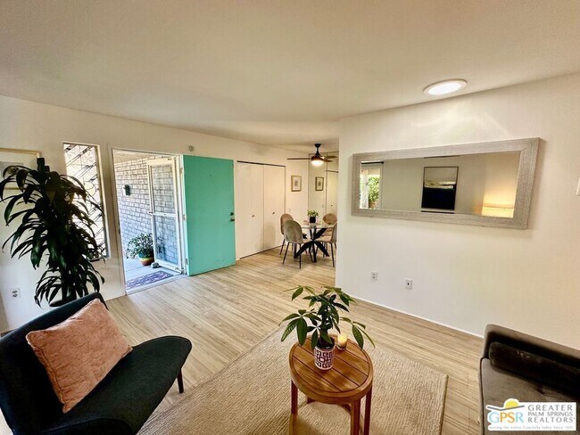 Foto del edificio - 1533 Sunflower Ct N
