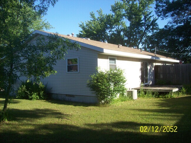 Building Photo - 319 3rd St E