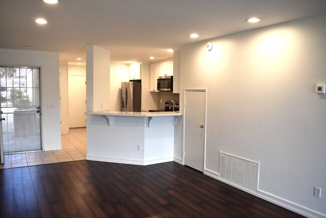 Foto del edificio - 3 Bedroom 2.5 Bath Townhome in the Knolls- El Cajon