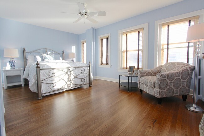 Master Bedroom - 4555 Main St