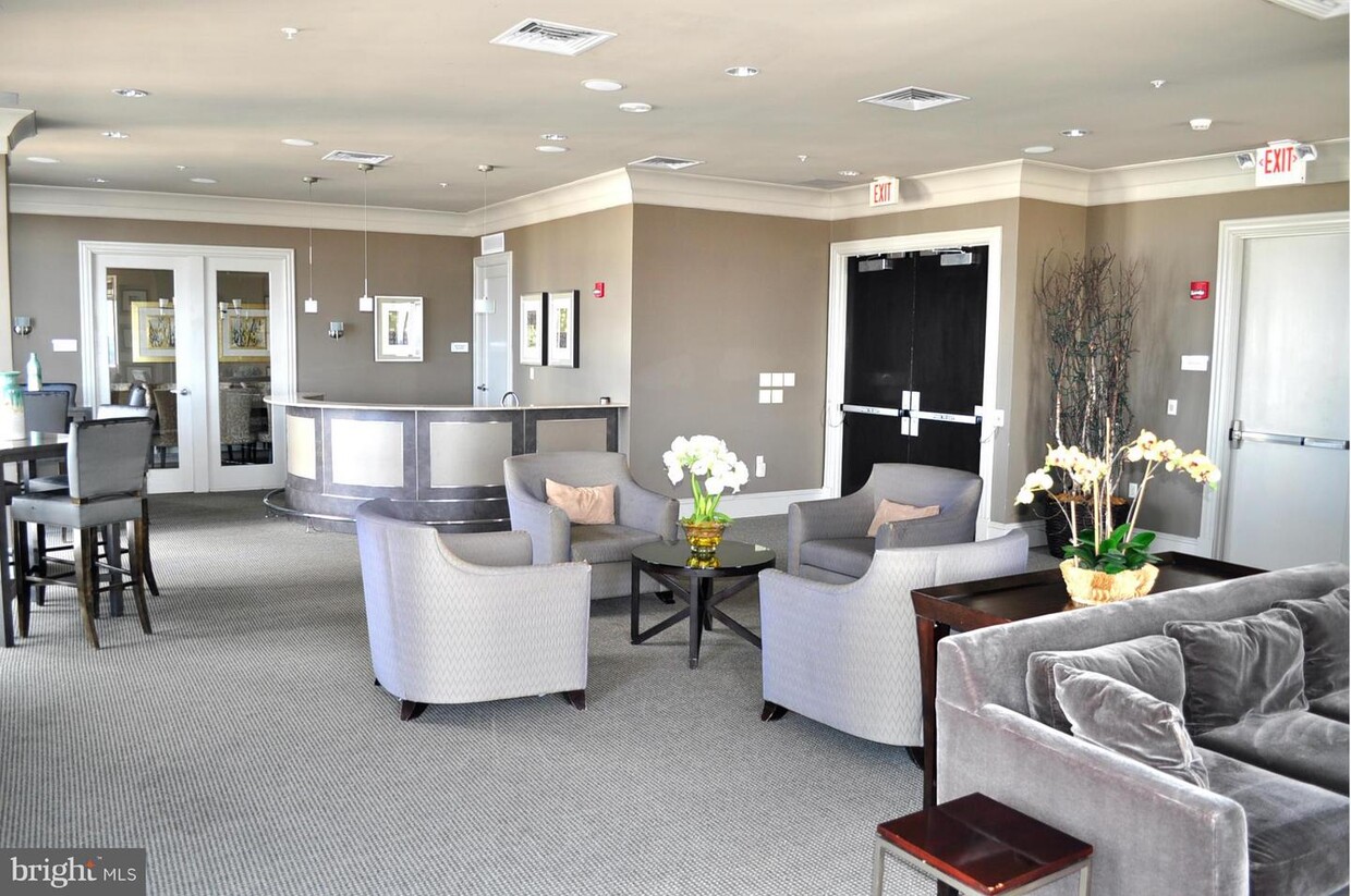 Foto principal - 851 N Glebe Rd