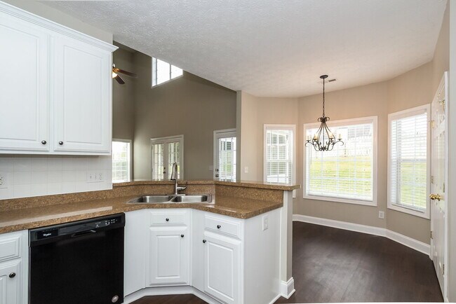 Foto del edificio - 370 Whitney Ln