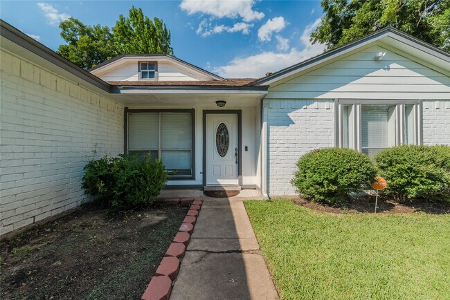 Foto del edificio - 2423 Woven Wood Ln